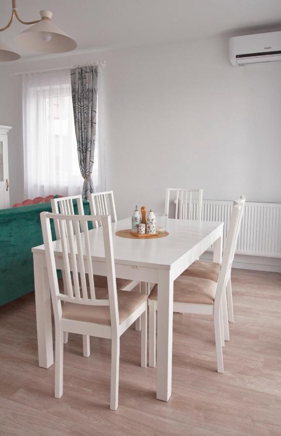 Elis Apartment By Oasis Homes Oradea Ngoại thất bức ảnh