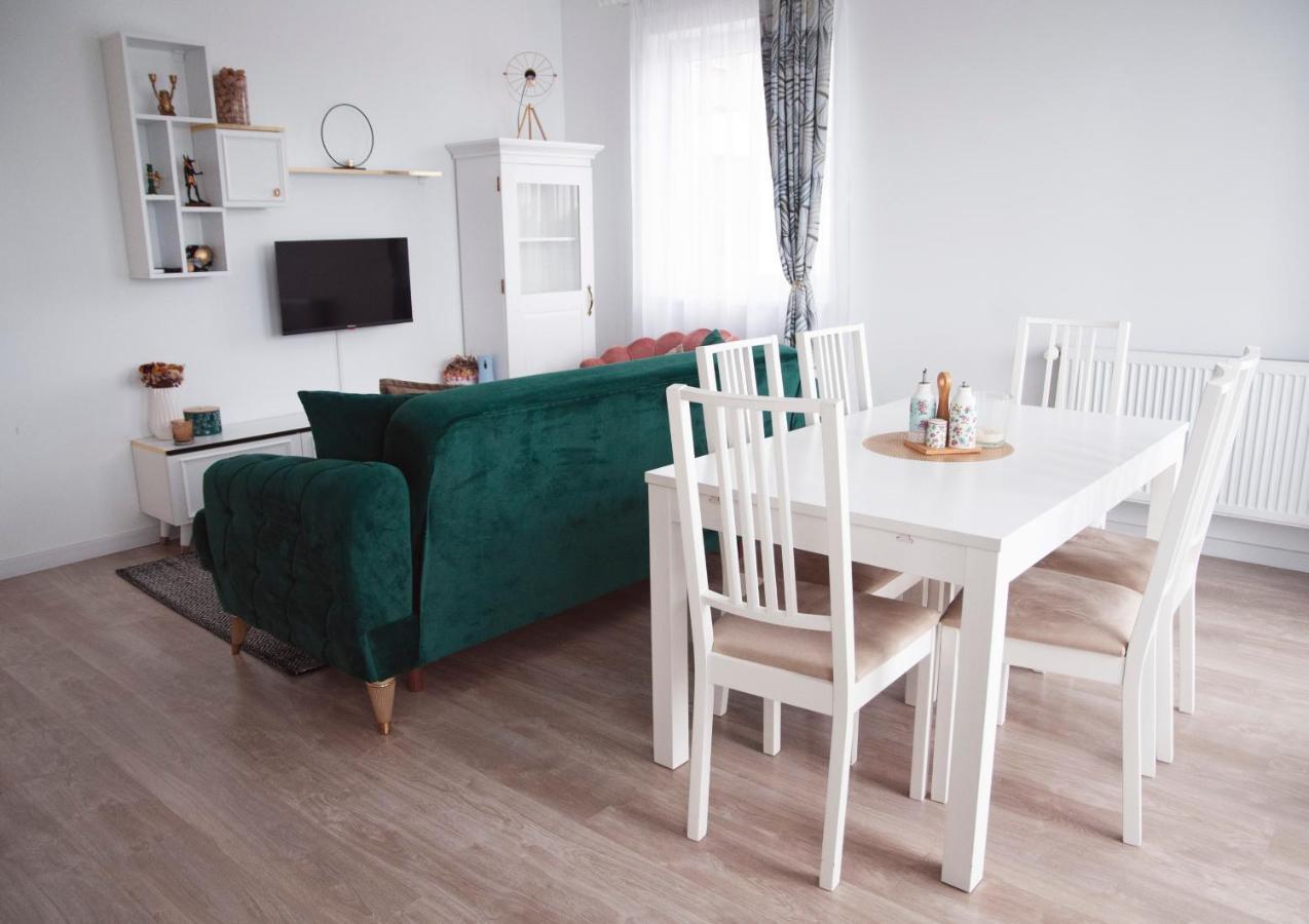 Elis Apartment By Oasis Homes Oradea Ngoại thất bức ảnh
