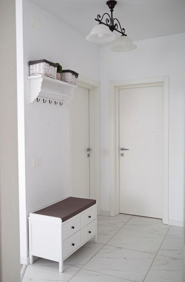 Elis Apartment By Oasis Homes Oradea Ngoại thất bức ảnh