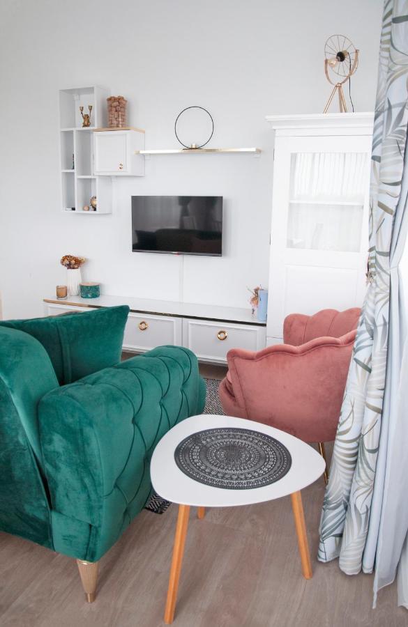 Elis Apartment By Oasis Homes Oradea Ngoại thất bức ảnh